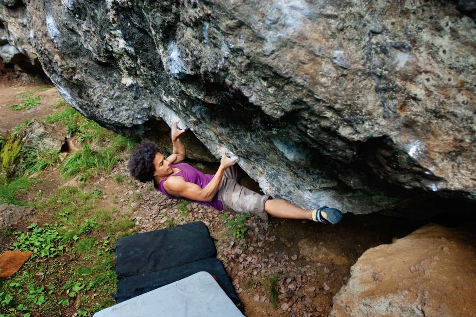 Bulder: Joana Maria Aderi på Bomber og Granater (7C), Lia, Hellerud i Oslo. Foto: Dag Hagen Klatretrening-Buldring-3