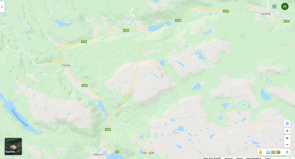 NY VEI: E134 vil nå være nærmest fri for bilister. De kjører rett frem under fjellet i stedet. Landevei Nutheim