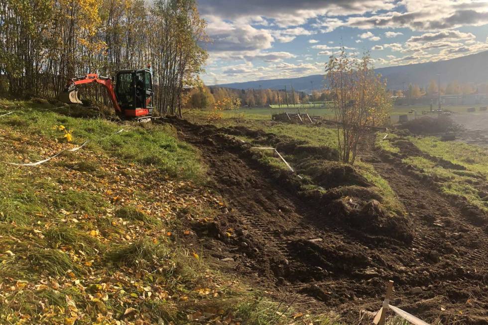 SYKKELLØYPE: Nå får Lillehammer et bynært anlegg for terrengsykling. Arbeidet ble startet høsten 2020. Foto: Lillehammer sykkelklubb kleivbakken sykkelpark lillehammer
