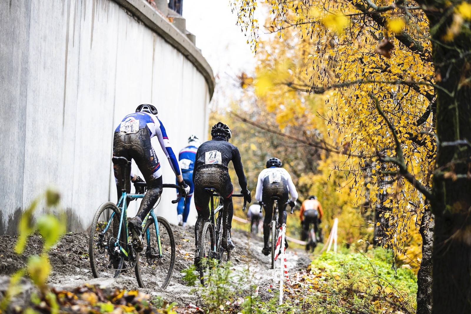 KLINETE: Ingen kom rene hjem. Foto: Pål Westgaard Bjerkekross 2019 ble en tung og våt affære Foto: Pål Westgaard