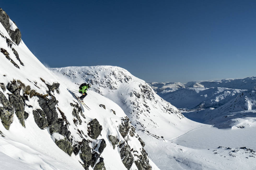 Karsten Gefle dropper en klippe i kjente omgivelser. Foto: Christian Nerdrum klippedropp fri flyt