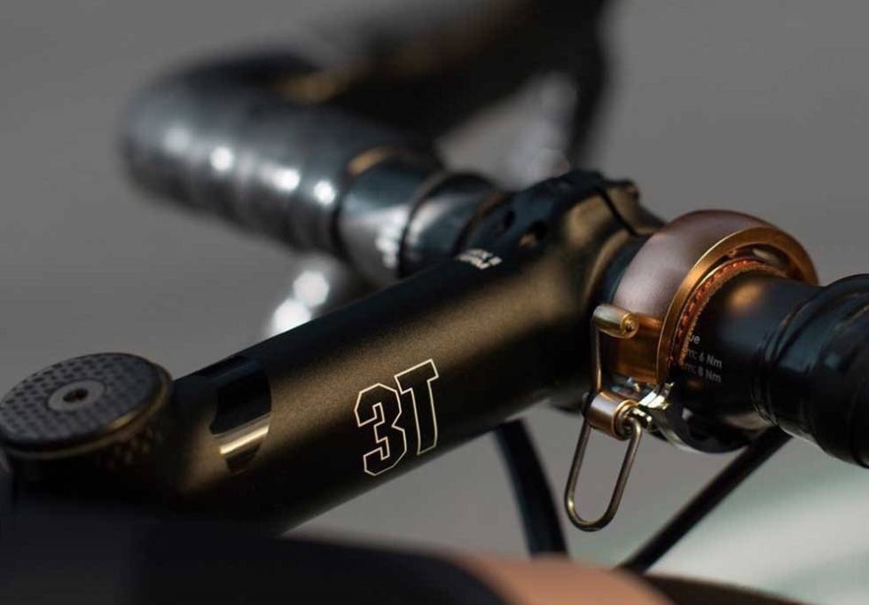 OH-LA-LA! Ser du bjella? Knog Oi Luxe er godt skjult og veldig futuristisk. God lyd har den også knog-oi-luxe-big
