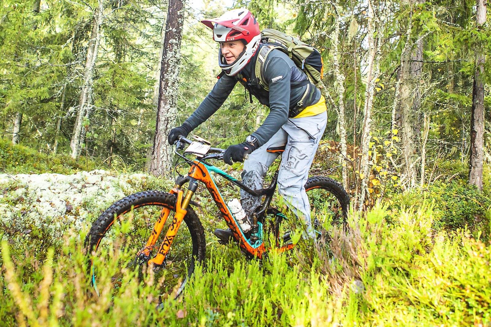 Knut Glad i fint dreiv gjennom skogen. Foto: Pål Westgaard