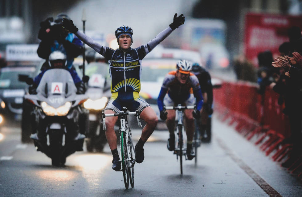MER KULDE: Bobby Traksel vant den iskalde 2010-utgaven. Bare 25 av de 195 startende orket å sykle til mål. Foto: Cor Vos. kuurne-brussels-kuurne-1