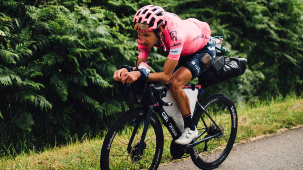 GODT I GANG: Lachlan Morton har allerede tilbakelagt hundrevis av kilometer gjennom Frankrike. Foto: EF Education-Nippo lachlan morton the alt-tour