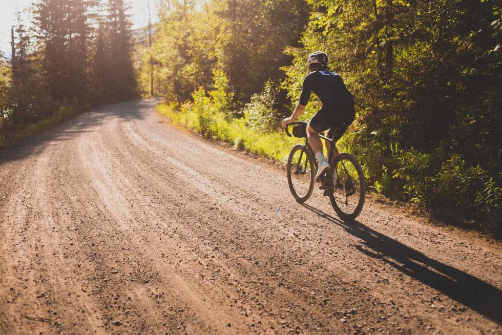 POPULÆRT: Grusveiene inn til Kikutstua fra Maridalen og Sørkedalen er populære og ofte brukt av syklister. Nå kan overnattende gjester på Kikut snart kunne bruke egen ladestasjon til batteriene. Foto: Kristoffer H. Kippernes elsykkel ladestasjon kikut nordmarka