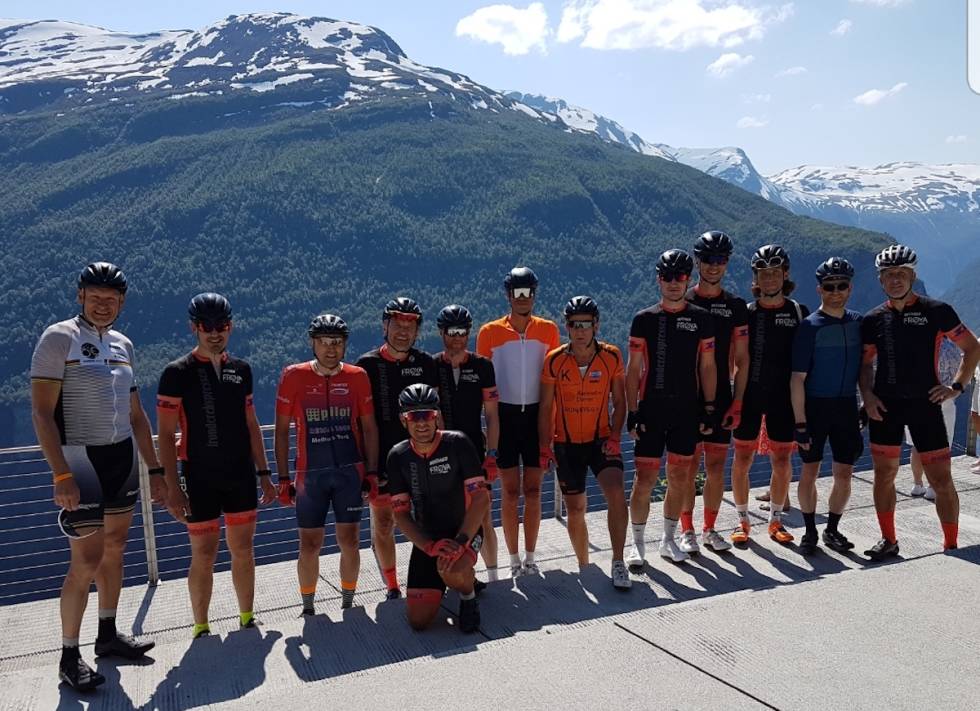 ØRNEVEGEN: Fra venstre: Geir Møllegaard, Kjell-Tore Brøtmet, Jan Arve Dybvaag Lea, Hans Jørgen Rambech, Fred Thoresen, Jon Andreas Klokkehaug, Arnt Hårstad, Arne Gran, Skjalg Stilson Arstad, Håkon Veseth, Ståle Høyem og Jørn Almberg Foran: Roger Nasvik. Lagbilde Trønderekspressen 2020