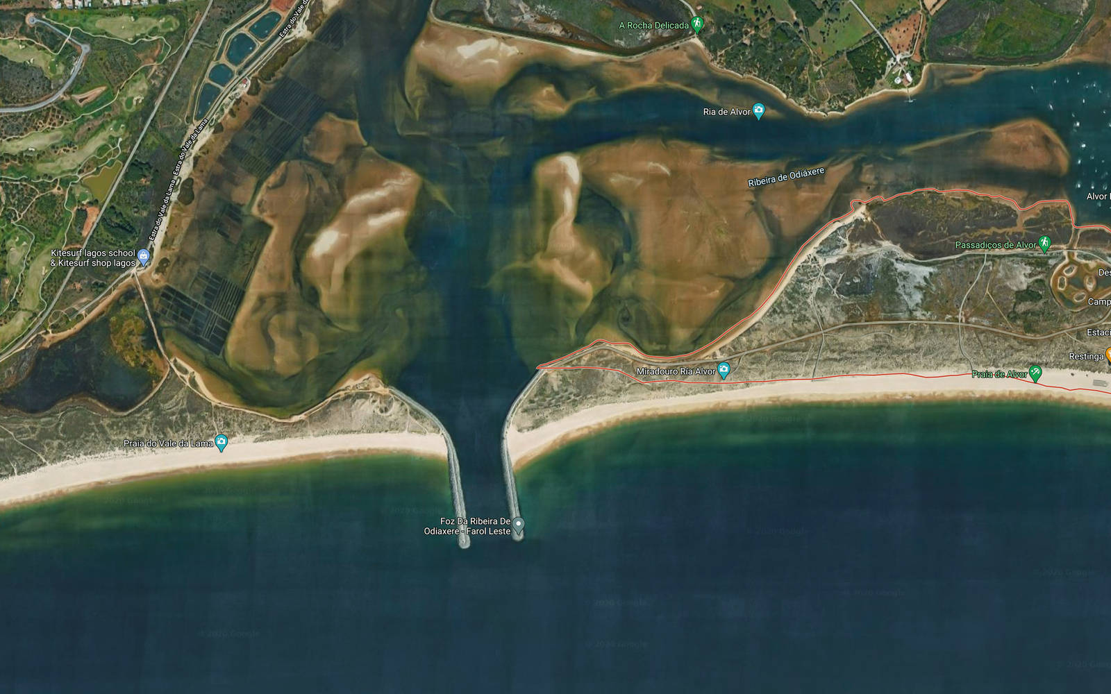 PORTUGAL, ALGARVE: Google Earth gjør det lett for oss å skjønne at Lagoa de Alvor er et flatvannsparadis for kitere. Bilde: Google Lagoa de Alvor Portugal flatwater paradise kite