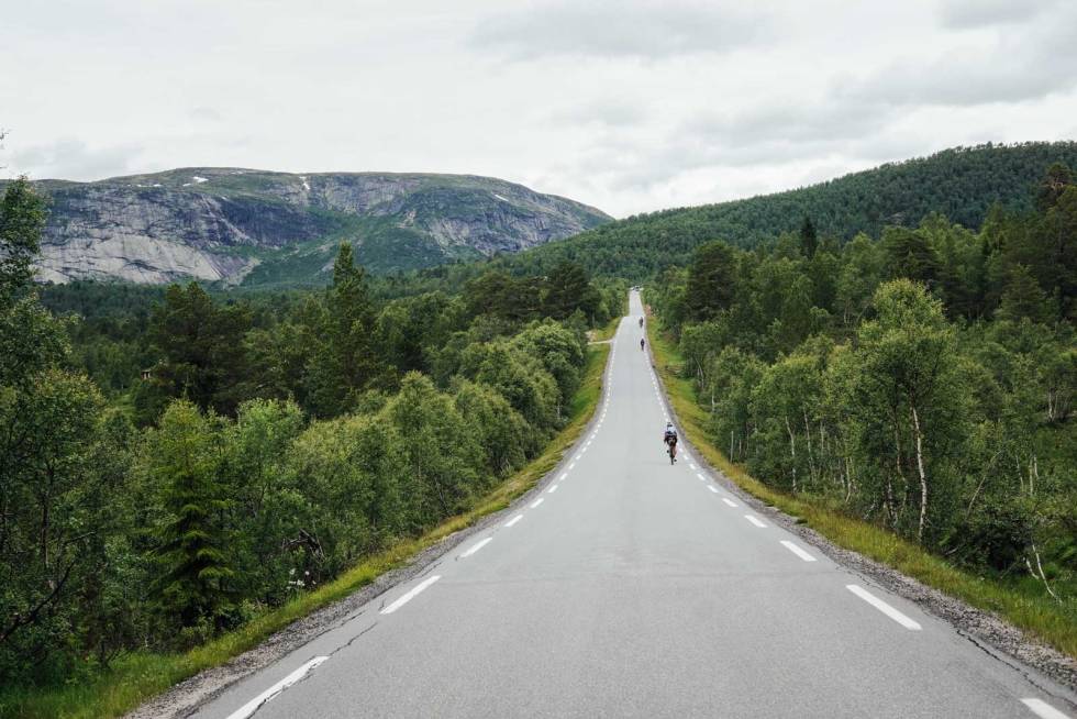 MAGADRAG: Klatringen fra Setesdal opp til Mjåbu er lang og går i bølger. Fjellene er glattskurte, og terrenget er karakteristisk for området. Landevei-Kristiansand-Oslo-2
