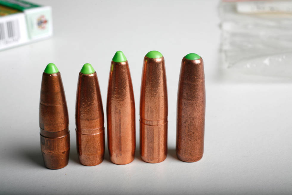 Kaliber 9,3 mm: Her er diverse kuler i 9,3 mm gjennom tre generasjoner. Fra venstre 220 grs, 222 grs, 250 grs (3. gen), 270 grs og 270 grs. Lapua-Naturalis-Kuler-3