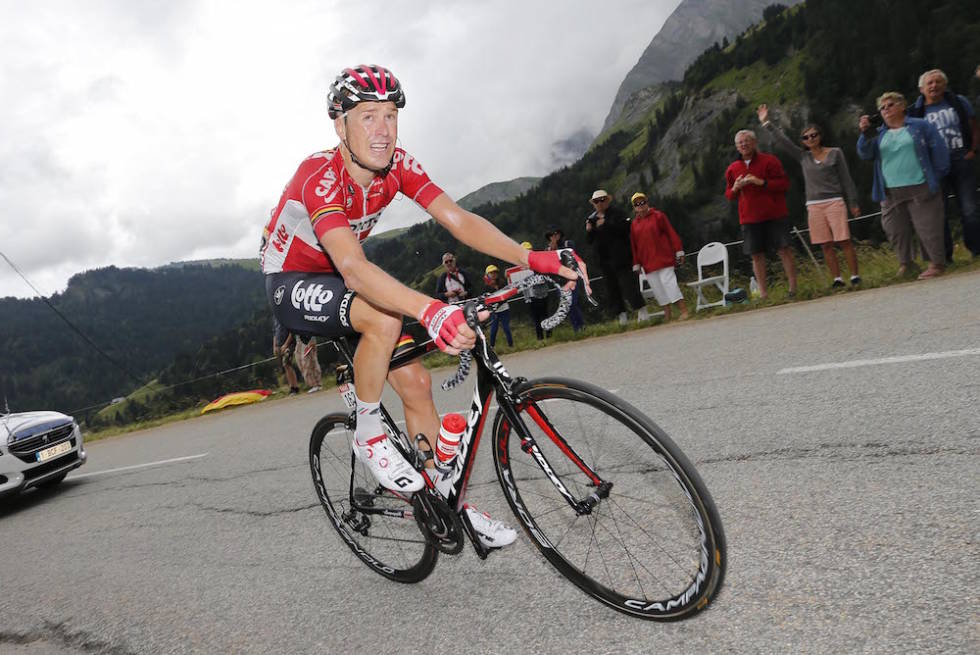 ØLHUND: Lars Bak den dagen han vant 100 flasker Kwaremont for å være tung. Foto: Cor Vos. lars-bak-øl