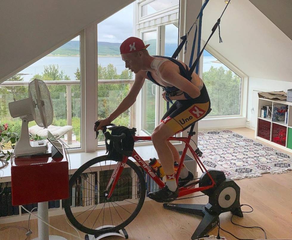 KLASSISK LØSNING: Carl Fredrik Hagen sikter mot en lignende løsning Andreas Leknessund brukte da han trente etter et kragebeinsbrudd. Skjermdump: Andreas Leknessunds instagramkonto. Leknessund-rulle