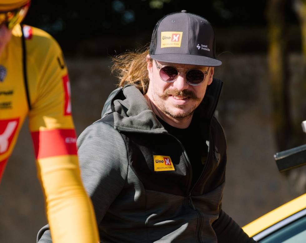 TØFF JOBB: Leonard Snoeks måtte se tre av Uno-X' spurtere utebli fra Cholet - Pays de la Loire. Det ga laget en tøff jobb. Foto: Uno-X. Leonard-Snoeks