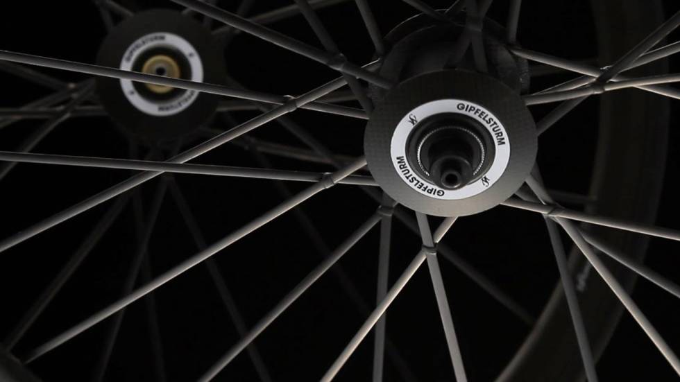 SUPERLETT: Karbonprodukter fra Lightweight er så lett du får det, men også dyrt. Lightweight karbonhjul