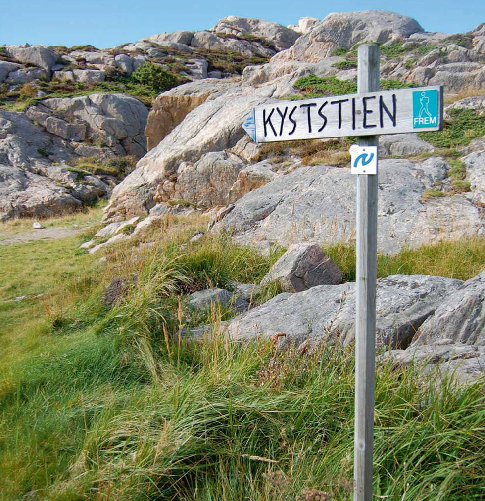 Det går en flott kyststi i området rundt fyret som er vel verdt å vandre ut på. Foto: Torolf Kroglund Lindesnes-med-sykkel-Torolf-Kroglund-3