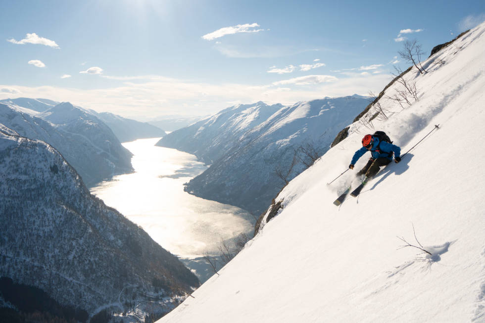 NESTEN: Usikten fra skredfjellet kan subjektivt beskrives som hakket finere enn Sogndalsdalen, skikjøringa er uansett eksemplarisk uansett hvilken side av Frudalstunellen du er på. Foto: Bård Basberg. Ivar Løvik