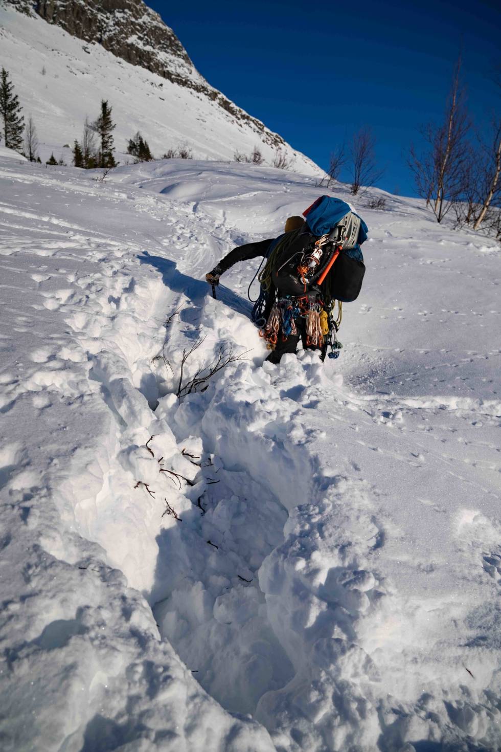 DRYG ANMARSJ: Hadde vært fordel med ski på anmarsjen med de snøforholda som er nå. Foto: Lars Petter Jonassen LPJ05028