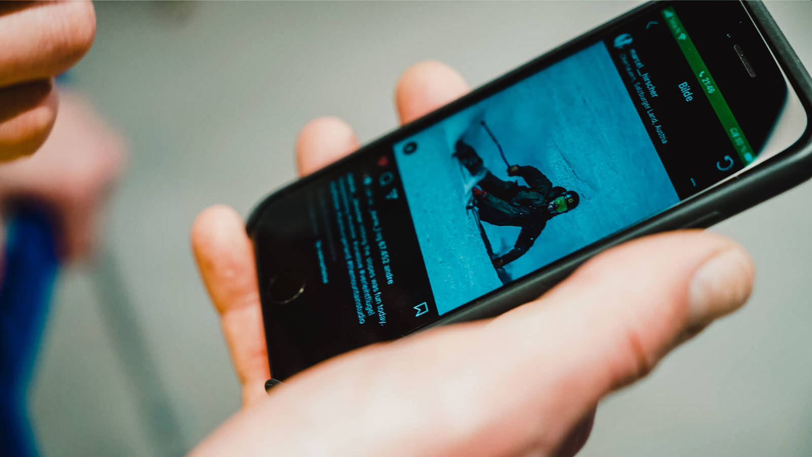 BAKFOT: Lucas Braathen er ikke fornøyd med skiteknikken på bildet Marcel Hirscher hadde lastet opp på Instagram. BAKFOT:Lucas Braathen er ikke fornøyd med skiteknikken på bildet Marcel Hirscher hadde lastet opp på Instagram.