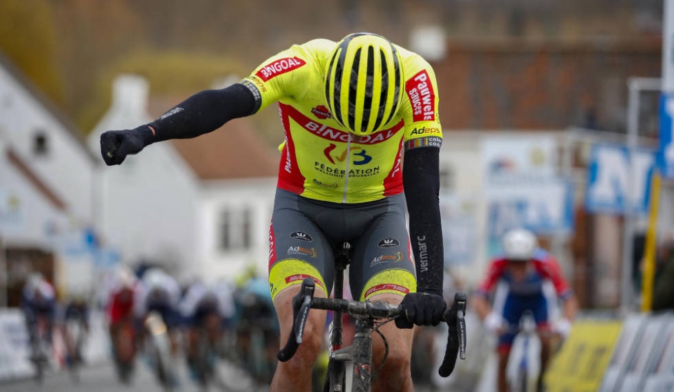 BRUDDSEIER: En lang dag i brudd lønnet seg for Ludovic Robeet, som kunne juble for en stor seier på hjemmebane. Foto: Cor Vos ludovic robeet bingoal nokere koerse