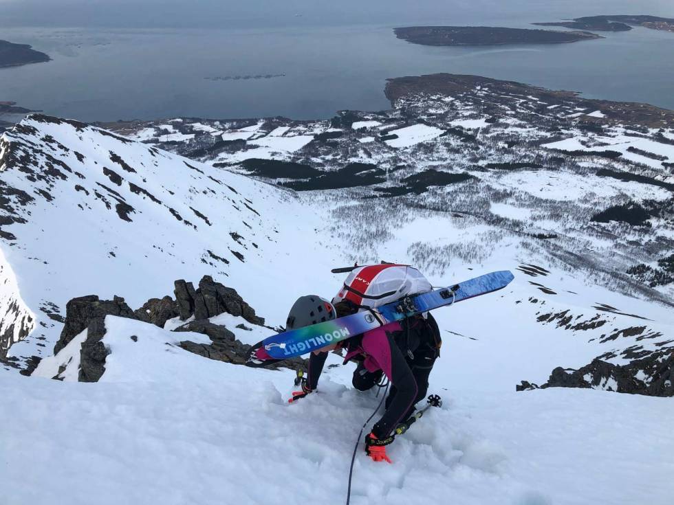 Ragnhild B. Mikkelsen kommer opp østrenna på Lundenesgalten. Lundenesgalten-Grytøya-3