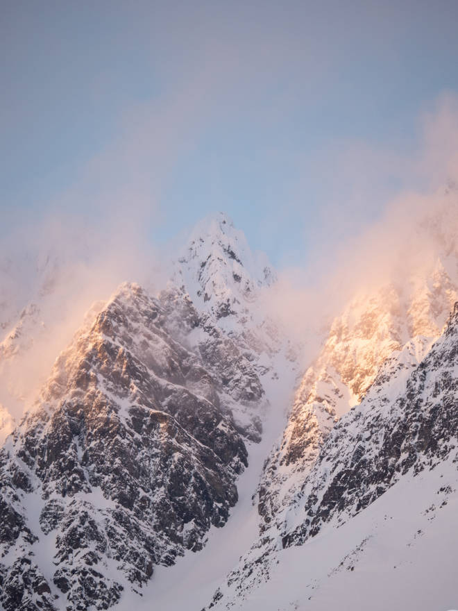 Lyngsalpene i magisk kveldslys. Foto: Timme Ellingjord Lyngen topptur