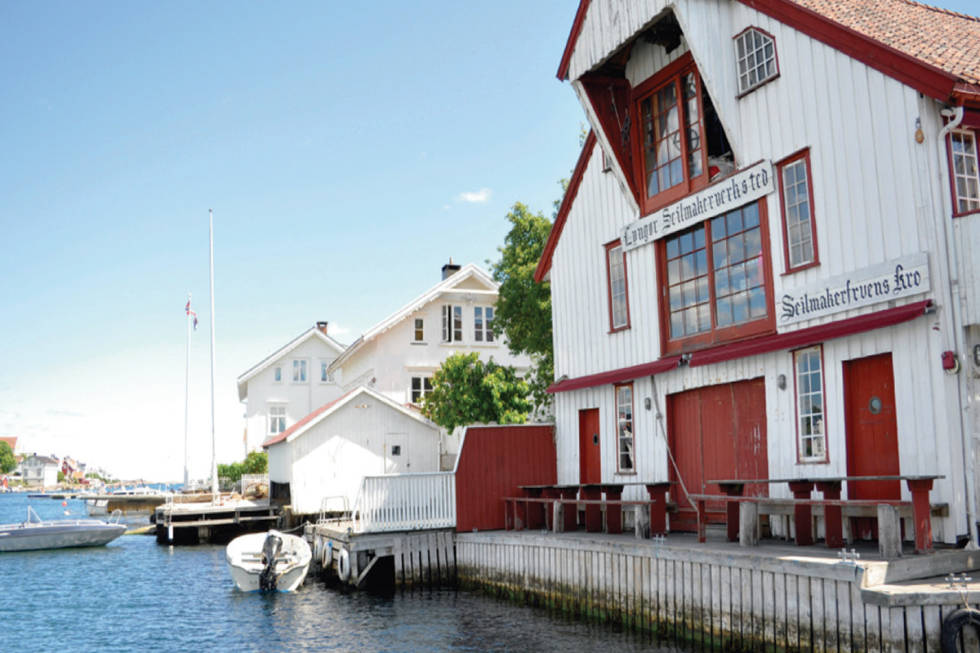 Den blå lanterne er nedlagt, men den legendariske lyngørske fiskesuppa kan nytes i Seilmakerens kro. Foto: Torolf Kroglund Arendal Lyngør Sørlandet turguide