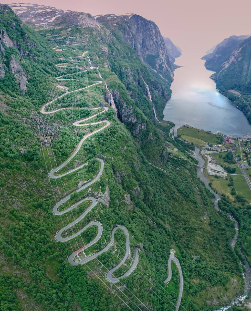 BRUTAL: Klatringen opp Lysebotn er 8.7km lang, har 27 serpentinsvinger og gjennomsnittlig stigning på 10 prosent. Foto: Rune Helliesen Lysebotn