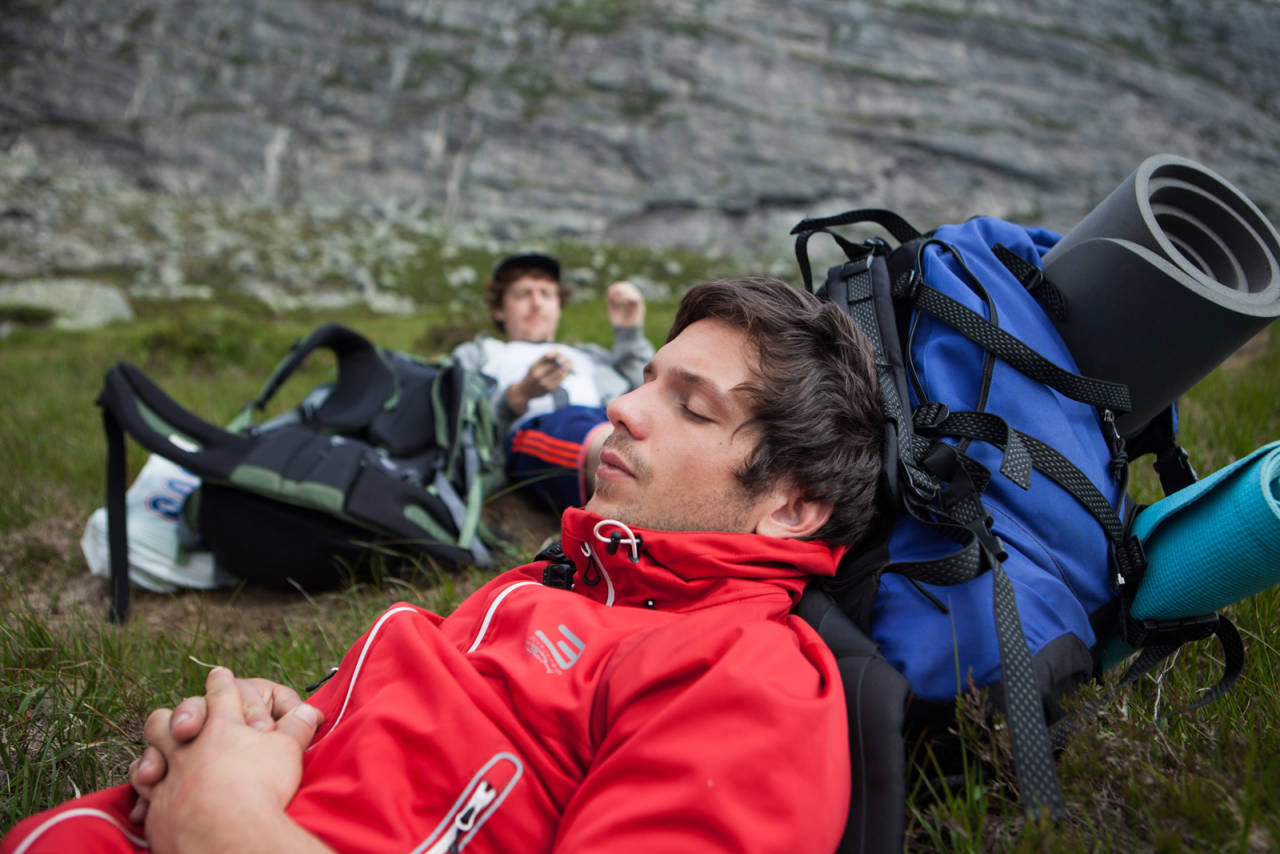 HVIL: En liten strekk i lyngen. Foto: Thomas Søyland fjelltur, guttetur