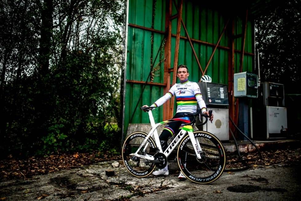 SAMME RAMME: Mads Pedersen ble verdensmester på Trek Madone. Foto: Trek. Mads pedersen med sin verdensmestersykkel fra trek
