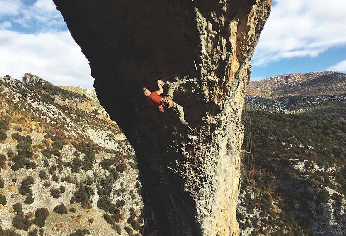 POSERER: Magnus MIdtbø på El Delfin (7c+). Foto: Dag Hagen magnus-klatring-spania