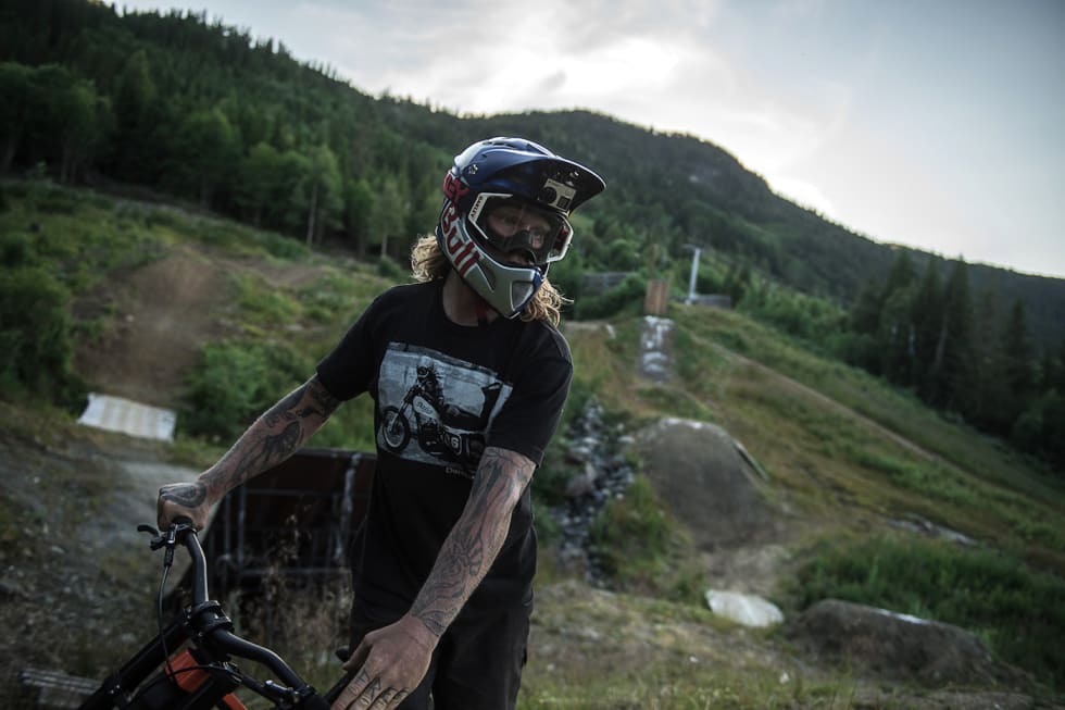 Mads "Makken" Haugen har en smittende sykkelglede og er et forbilde for mange barn og unge. Nå får han sin egen sykklepark i hjembygda Vang i Valdres. Foto: Vegard Breie
