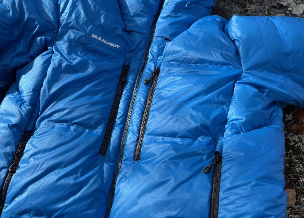 Velplasserte: Lommer både opp og nede på Mammut Eigerjoch Pro IN Hooded Jacket. De øverste har sikringshemper slik at du slipper å miste verdifulle gjenstander. Mammut Eigerjoch Pro IN Hooded Jacket lommer