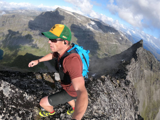 TESTING: På vei mot Store Trolla med Trion Nordwand på ryggen. Foto: Tore Meirik test klatresekk Mammut