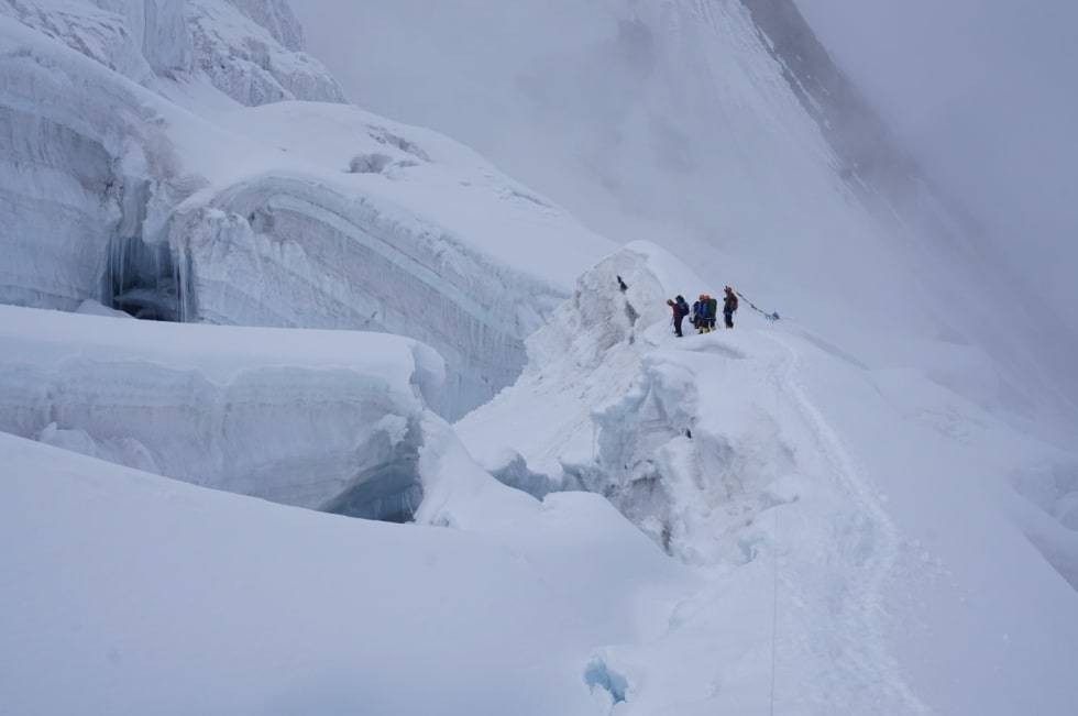 Enorme frosne fossefall og breer er øverst på menyen for ekstrem alpinisme i Himalaya. Foto fra Manaslu. Manaslu isbre