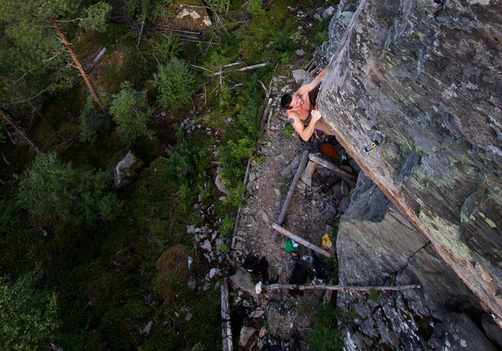 EN FIN VEI UT: Gudmund i aksjon på ruta si Veien ut av Grufsedalen (9/9+) på Ekne. Foto: Andreas Elmquist mannen-bak-mye-crop1280