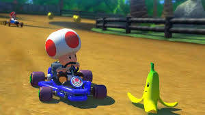 HUSKER DU? Kjørte du på et bananskall i Mario Kart kjørte du av veien. Nå kommer det samme på Zwift. Foto: Nintendo. mario kart