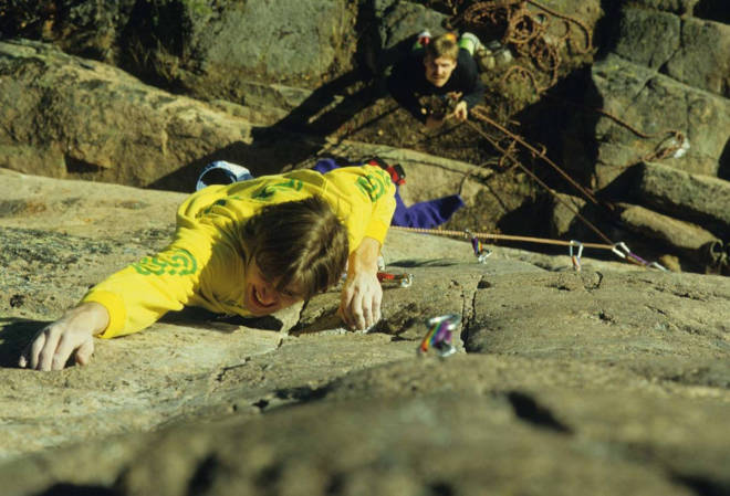FORTVILT: Marius Morstad har klatret svært mye på Andersnatten og har flere førstebestigninger der. Han reagerer knallhardt på planene om via ferrata opp den legendariske fjellveggen i Eggedal. Arkivfoto. via ferrata andersnatten