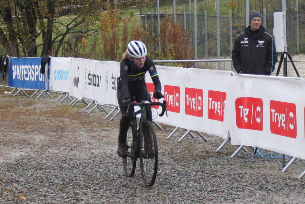 JUNIORVINNER: Marte Litlerle fra Bergen CK vant juniorjentenes ritt under Norgescupen på Varatun i Sandnes. Foto: Ole-Tommy Andersen Marte Litlerle Norgescup Varatun Sandnes