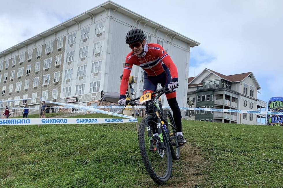 OL-HÅP: Martin Siggerud skulle heller syklet verdenscup enn Zwift-cup, men tar de rittmulighetene som byr seg nå. Her fra verdenscuprunden i rundbane i Snowshoe, USA, i 2019. Foto: Eddy Knudsen Storsæter Martin Siggerud verdenscup Snowshoe USA 2019