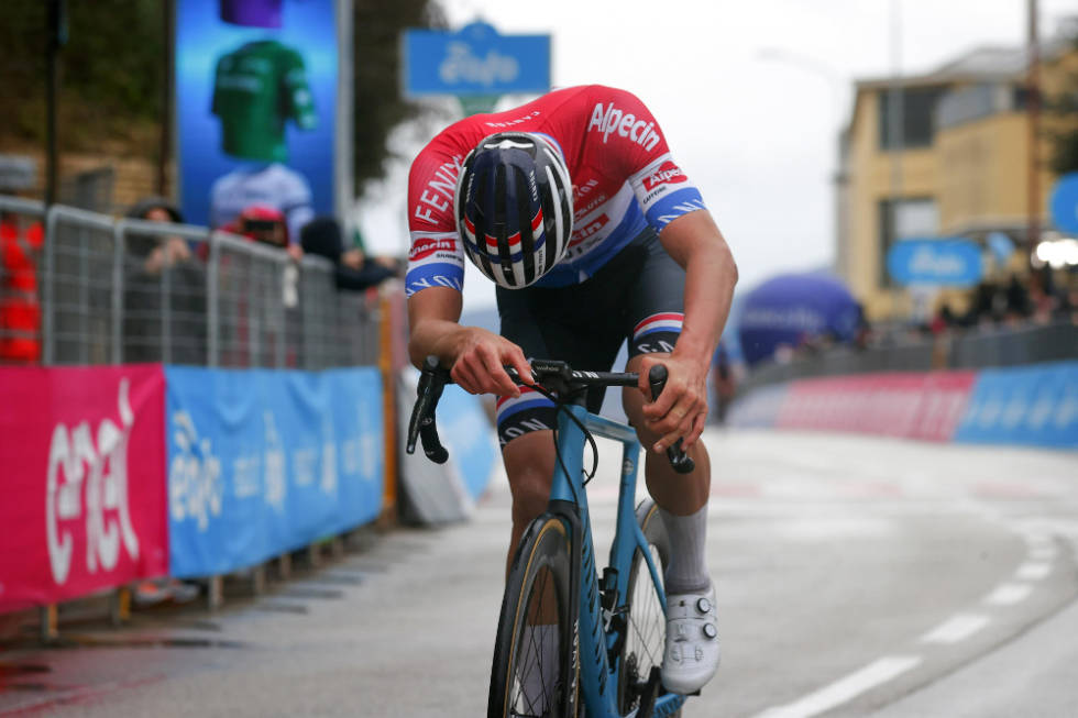 UTMATTET: Mathieu van der Poel var helt på stålet etter å ha vunnet den femte etappen av Tirreno-Adriatico. mathieu van der poel milano-sanremo tirreno adriatico