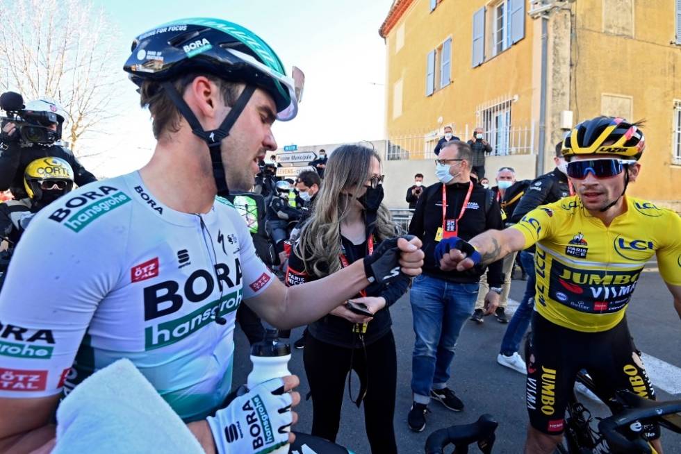 INGEN HARDE FØLELSER: - En del av gamet, sa Roglic etter etappen. Her gratulerer han Maximilian Scachmann med sammenlagtseieren. Foto: Cor Vos maximilian schachmann paris-nice primoz roglic
