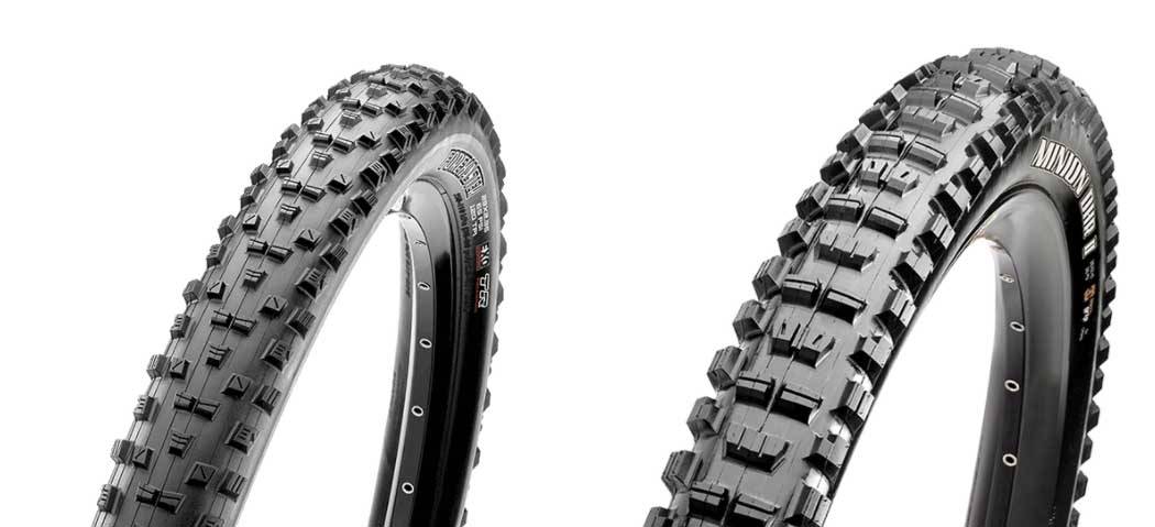 GODT PÅ VÅTT: Maxxis Forekaster(til venstre) og Maxxis Minion DHR (til høyre) har begge åpne mønster, og pakker seg ikke så lett i våte forhold. Foto: Maxxis maxxis dekk sykkel