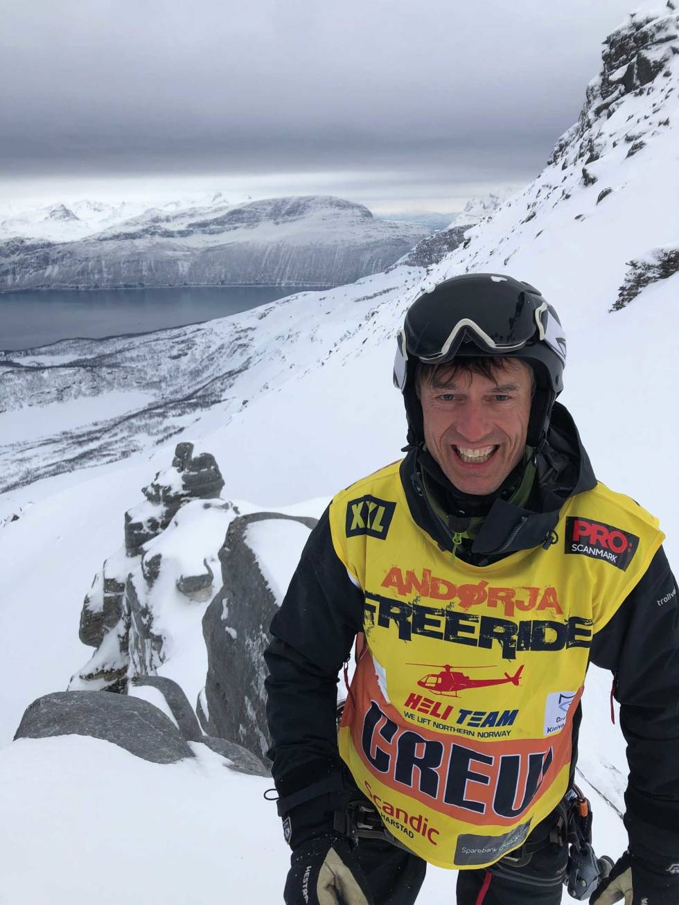 Morten Bie står på Borgen under Andørja Freeride Mellantinden-Rolla-2