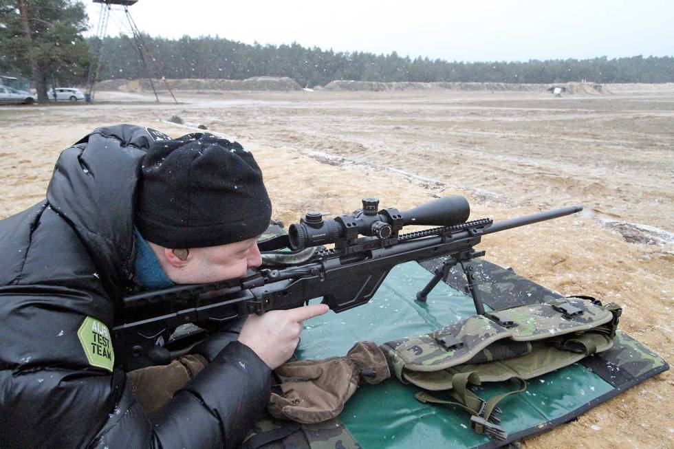 Treffsikker: Arvid fra Nubben Jakt fikk det beste treffet da vi prøvde oss på dagens lengste hold, 560 meter. Meopta-fabrikk-tsjekkia-4