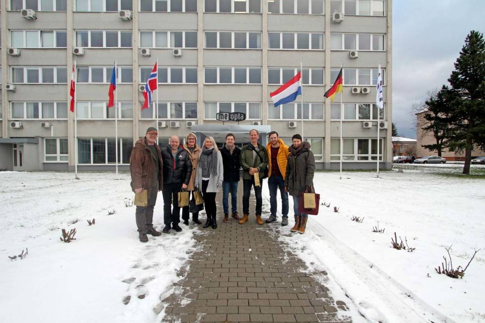 DELEGASJONEN: Lars Axel Seeberg Nygård, Arvid Rosland fra Nubben Jakt, Margit Bakka Nygård, Ann Elin Rosland fra Nubben Jakt, Arne Eid fra Kikkertspesialisten, Abraham N. Grimstvedt, Andreas Nils-Göran Hjalmar Källberg Brink fra Andersens Vaabenforretning og Britt Mari Hundebo fra Axel Brun Meopta-fabrikk-tsjekkia-6