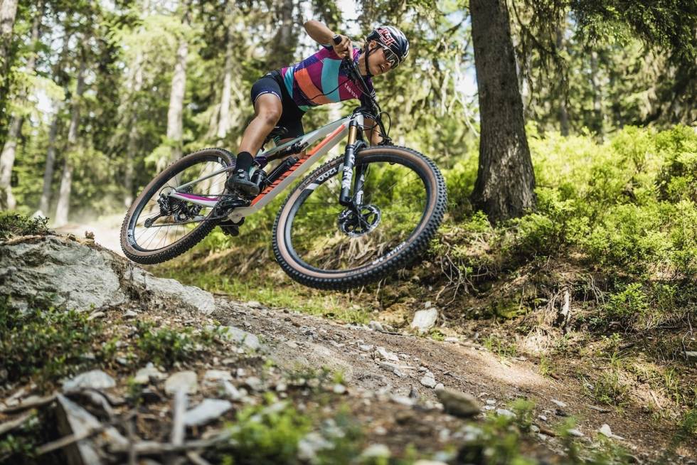 STISYKKEL: Lux Trail er tenkt brukt som en rask stisykkel, eller som en ekstra kapabel rittsykkel. Canyon Lux Trail 2021