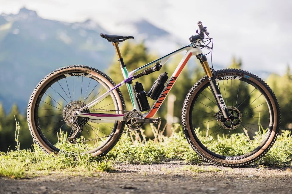 BATTYS OPPSETT: Emily Batty-modellen er topputstyrt og veier under 11 kilo. Foto: Markus Greber/Canyon Emily Battys sykkel