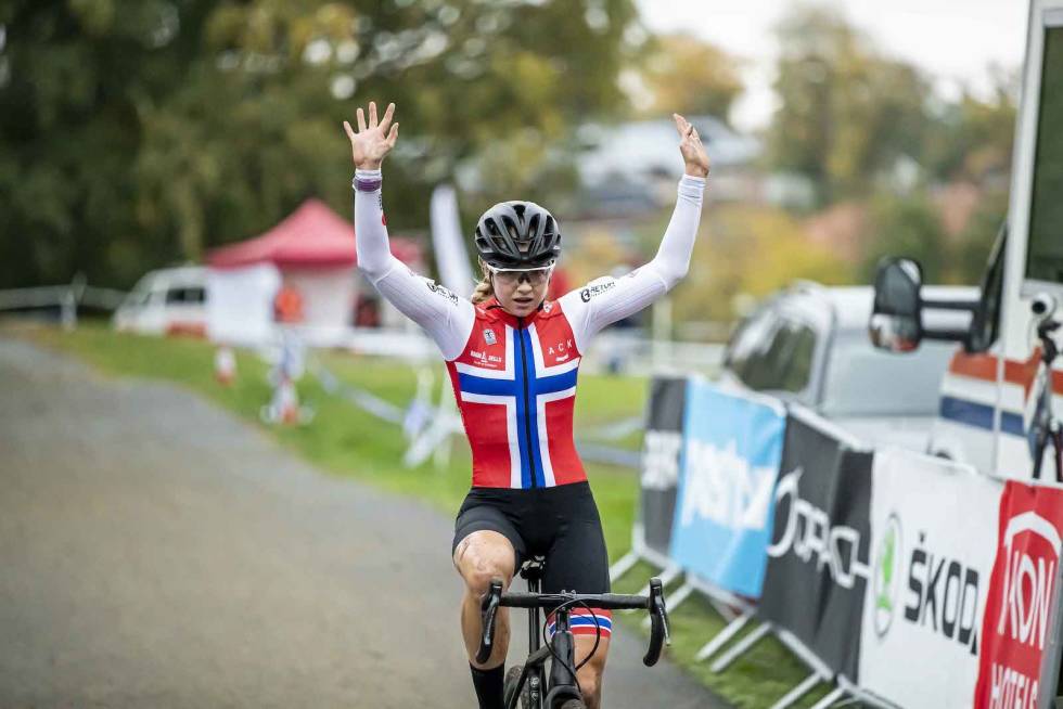HJEMMESEIER: Mie Bjørndal Ottestad vant andre runde i cyclocross-Norgescupen. Foto: Pål Westgaard Føykakross Norgescup cyclocross 2020