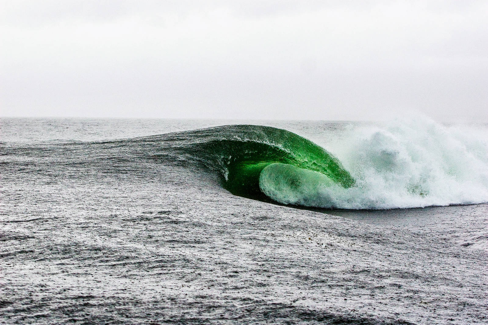 VILLSTYRING: Det kan være fristende å sammenlikne Boffen med den verdensberømte bølgen Teahupoo på Tahiti. Boffen suger opp vannet foran deg og nærmest tørrlegger revet i forkant. Bilde: Christian Nerdrum Det kan være fristende å sammenlikne Boffen med den verdensberømte bølgen Teahupoo på Tahiti. Boffen suger opp vannet foran deg og nærmest tørrlegger revet i forkant. Bilde: Christian Nerdrum