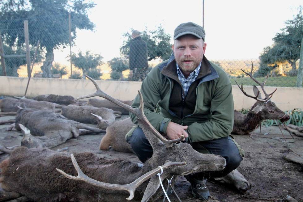 Bukkefall: Arne var en av de heldige på andre jaktdag. Her med en 8-takker hjort. Monteria-Portugal-4